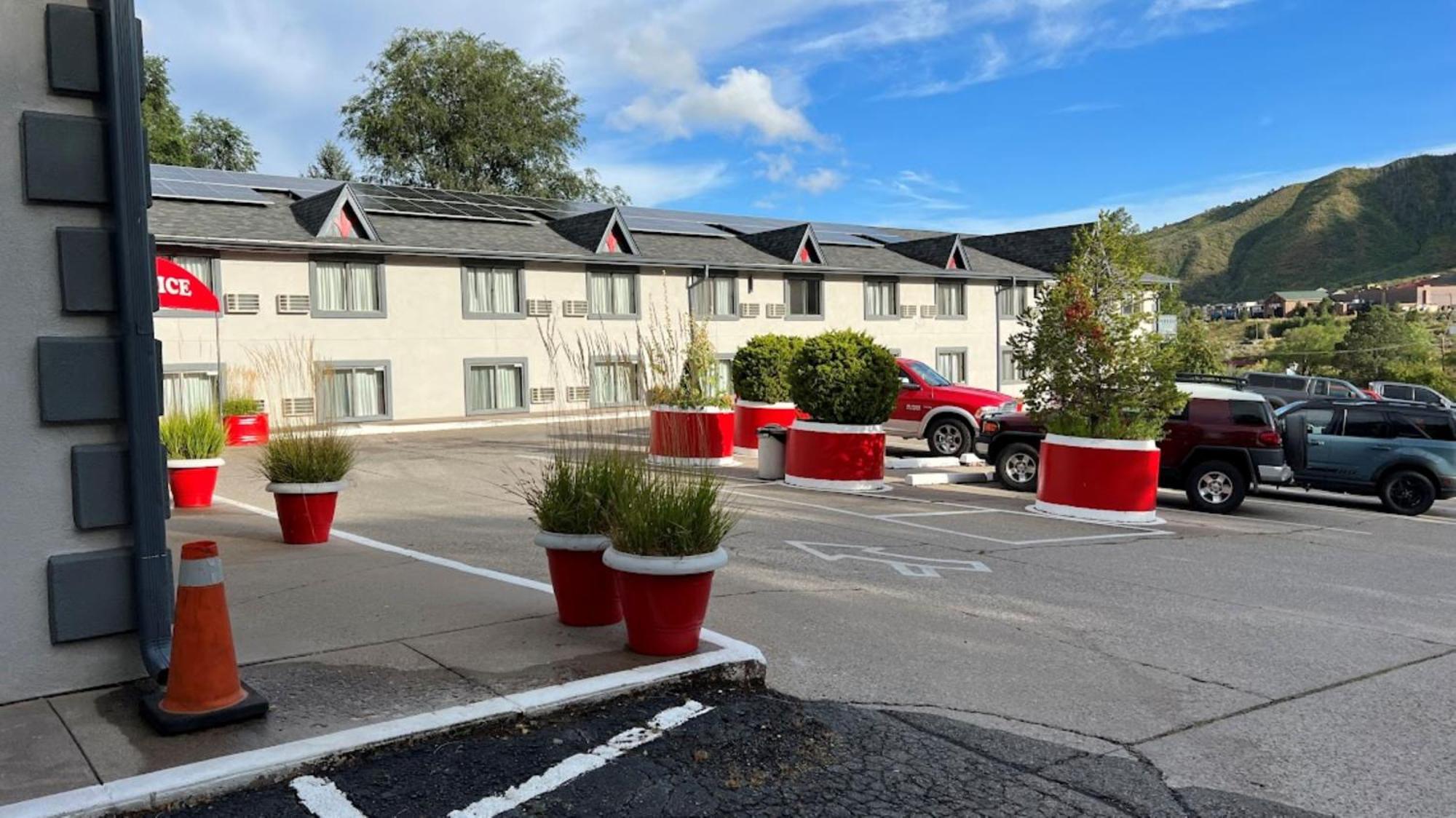 Adventure Inn - Glenwood Springs Bagian luar foto