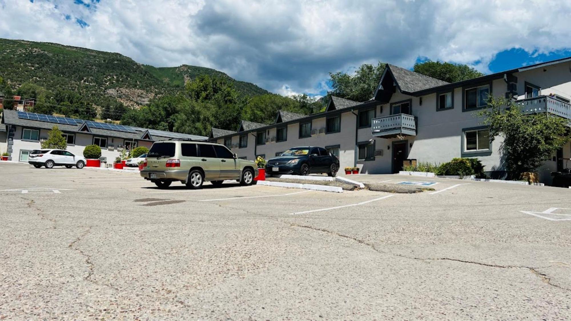 Adventure Inn - Glenwood Springs Bagian luar foto