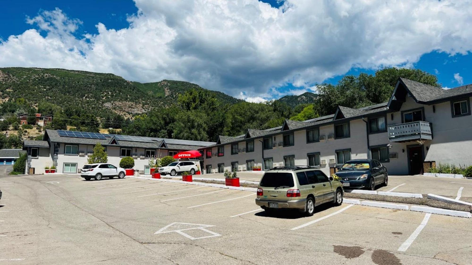 Adventure Inn - Glenwood Springs Bagian luar foto